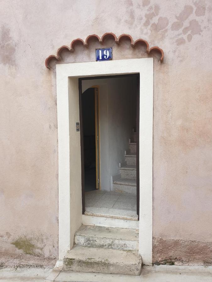 Rue Du Vieux Chateau - Beau F2 مينتون المظهر الخارجي الصورة